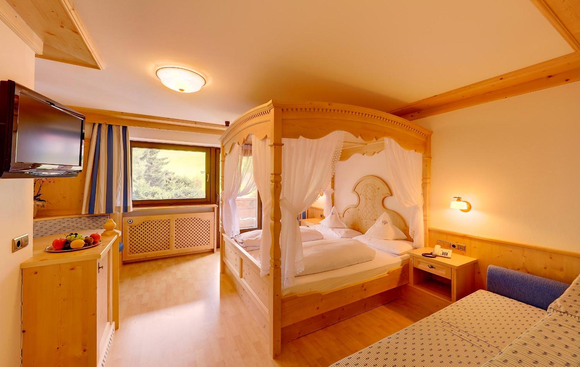Hotel Alaska เซลวาดีวัลการ์เดนา ห้อง รูปภาพ