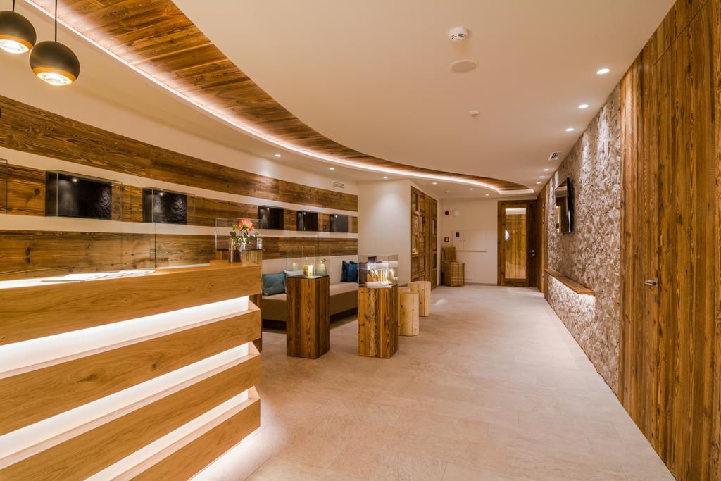 Hotel Alaska เซลวาดีวัลการ์เดนา ภายนอก รูปภาพ
