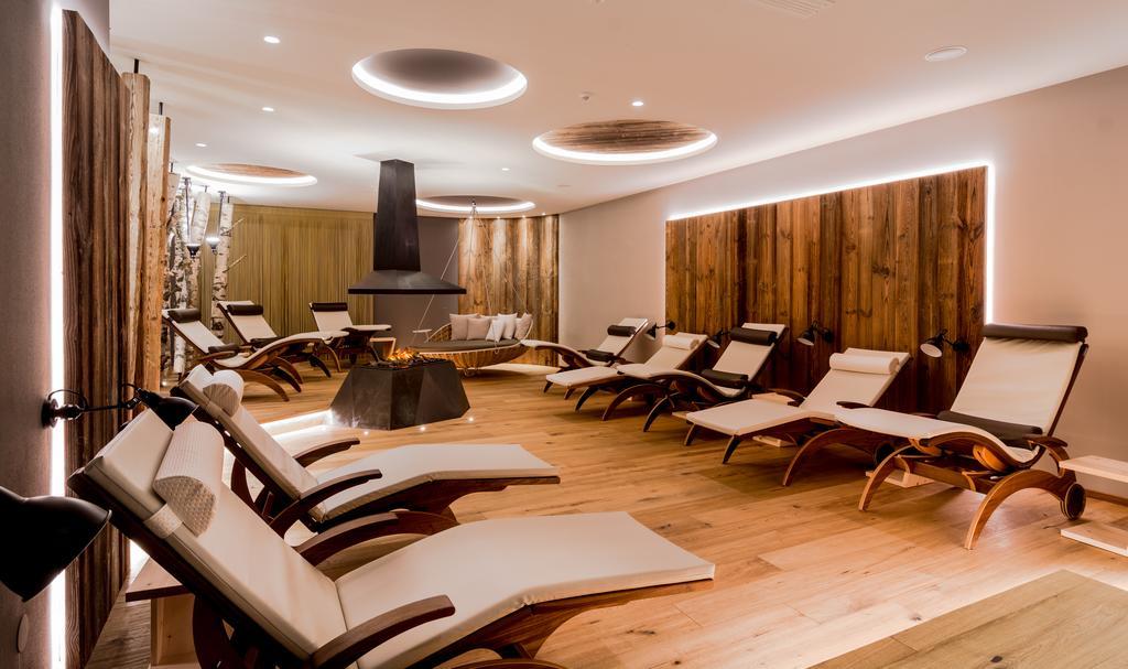 Hotel Alaska เซลวาดีวัลการ์เดนา ภายนอก รูปภาพ