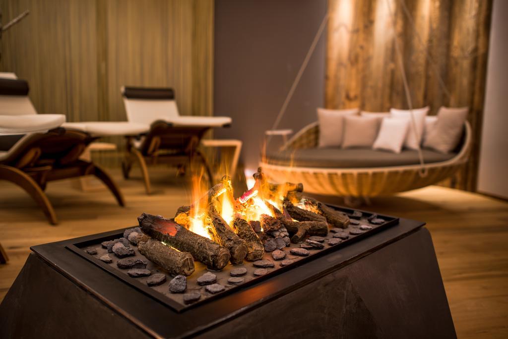 Hotel Alaska เซลวาดีวัลการ์เดนา ภายนอก รูปภาพ