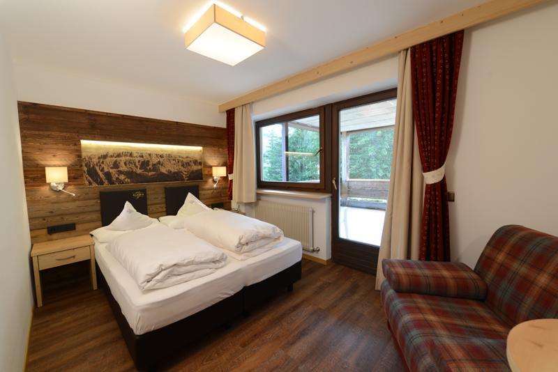 Hotel Alaska เซลวาดีวัลการ์เดนา ภายนอก รูปภาพ